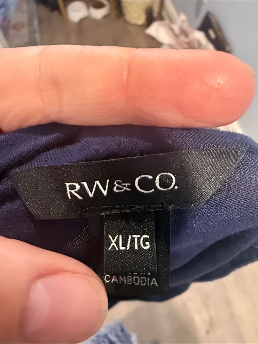 Buy 2 for 20$✌🏻 RW&CO. Navy Short Sleeve V-Neck Tee - Picture 3 of 4